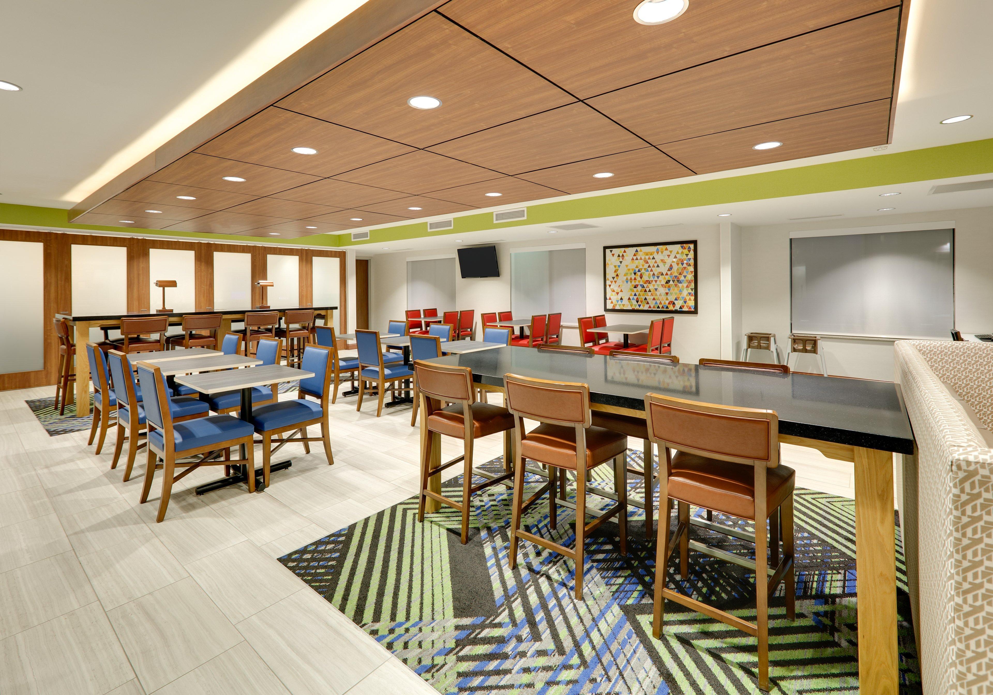 Holiday Inn Express & Suites Mitchell By Ihg Exterior photo
