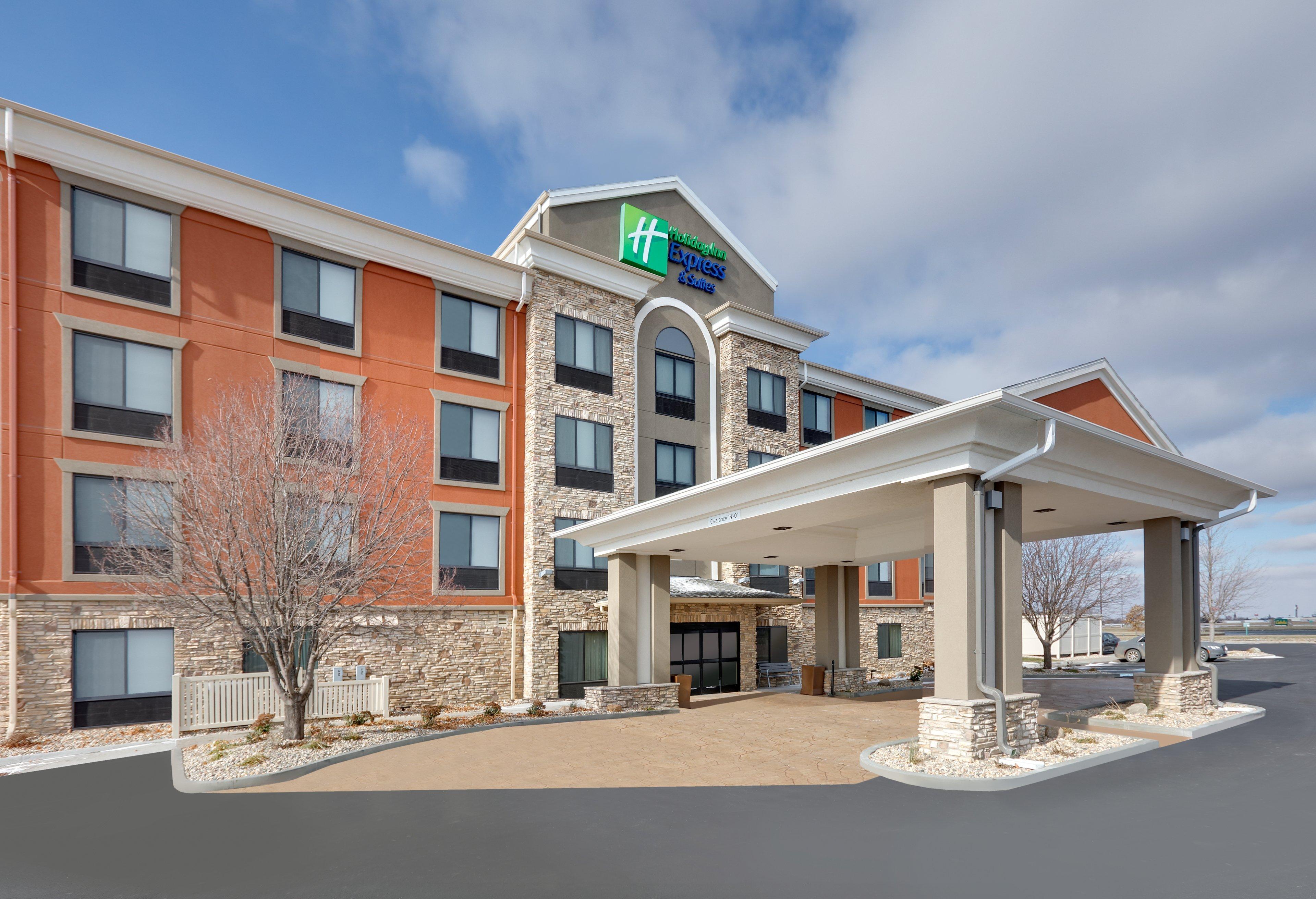 Holiday Inn Express & Suites Mitchell, An Ihg Hotel Exterior photo