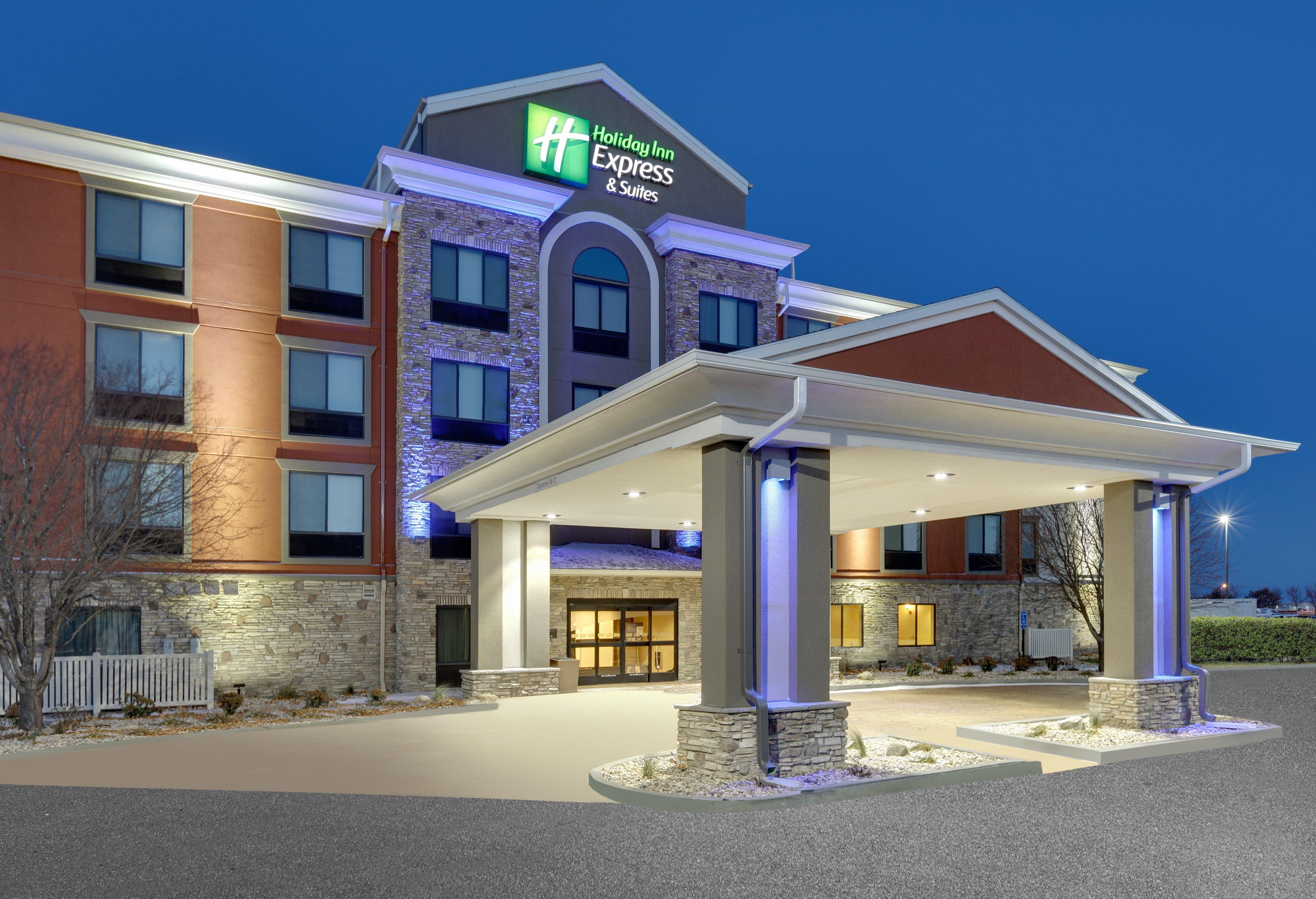 Holiday Inn Express & Suites Mitchell By Ihg Exterior photo
