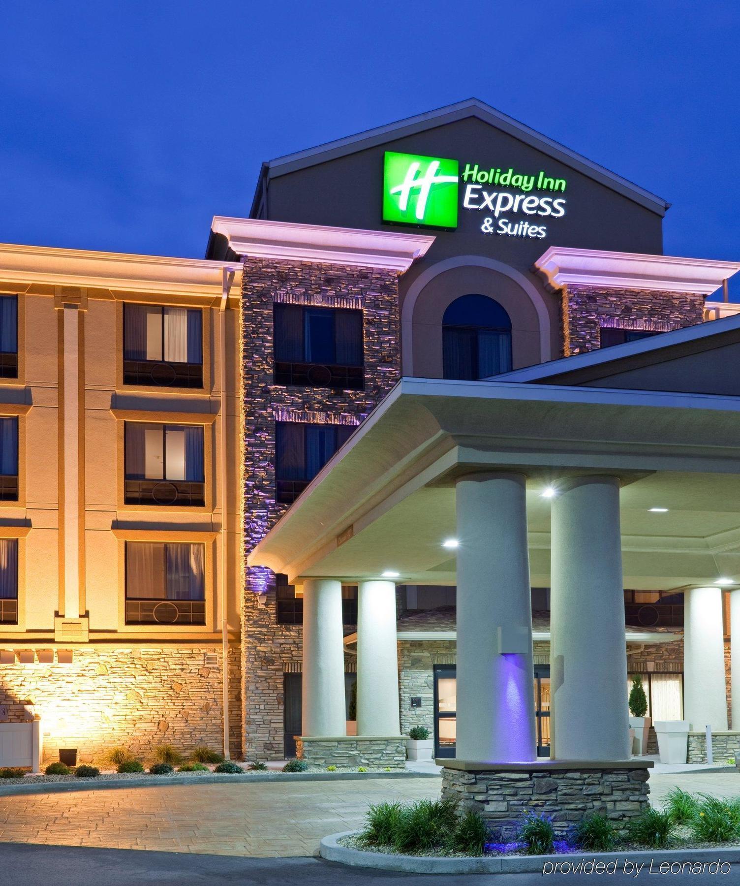 Holiday Inn Express & Suites Mitchell By Ihg Exterior photo