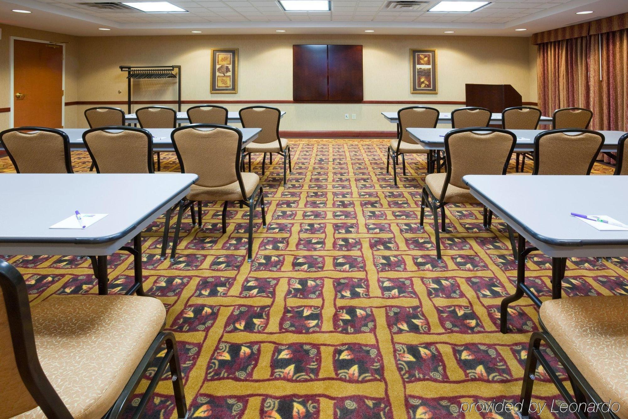 Holiday Inn Express & Suites Mitchell, An Ihg Hotel Facilities photo